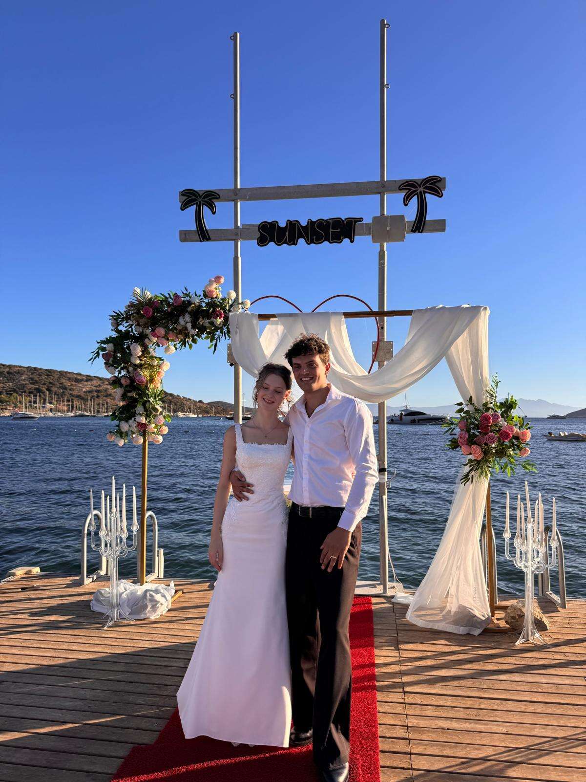 Bodrum’da Film Gibi Aşk, İngiliz Ekonomist, Barda Tanıştığı Türk Genciyle Evlendi 1